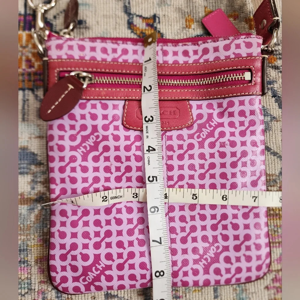 Coach Penelope Op Art Pink Coated Canvas Swingpack Crossbody Bag Handbag Purse - Picture 3 of 16